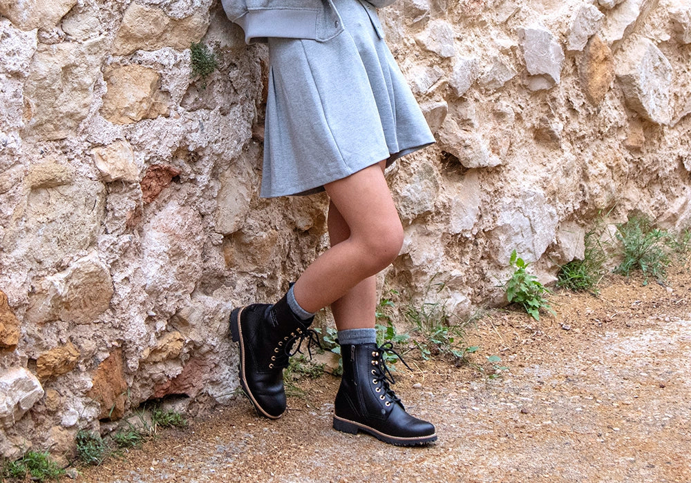 Ideas de outfits con botas de cuero de mujer