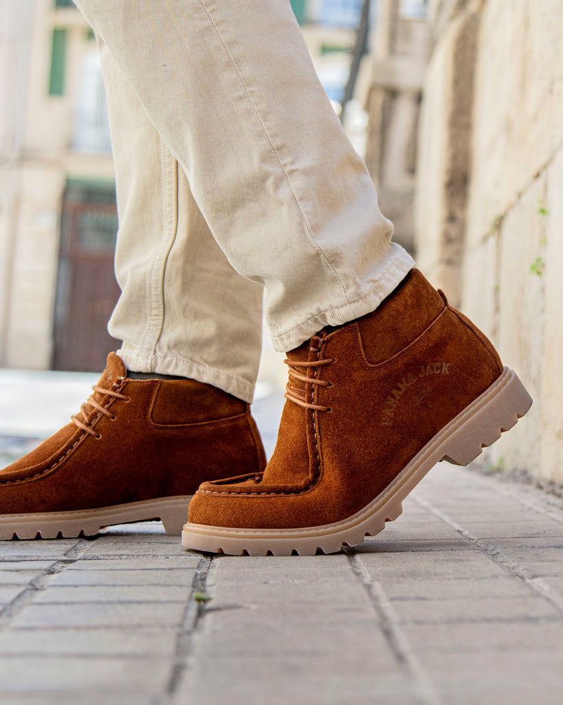 Beker botín de piel con forro interior de piel. cuero