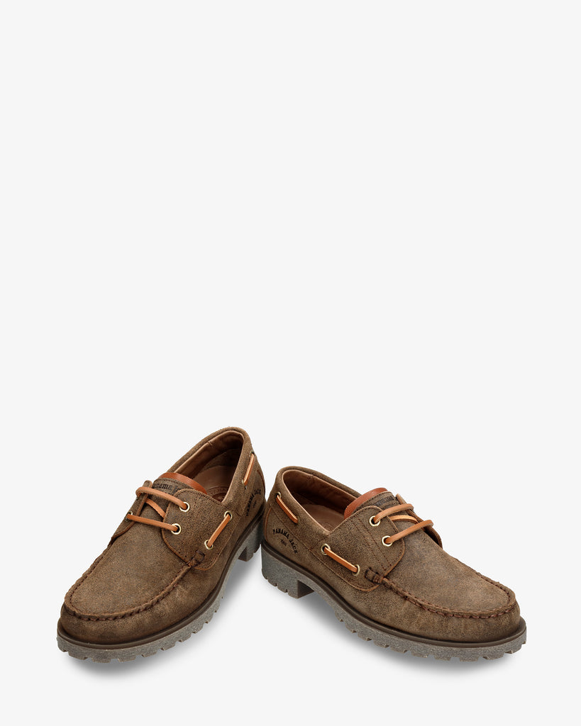 Boat náutico de piel con forro interior de piel. marron