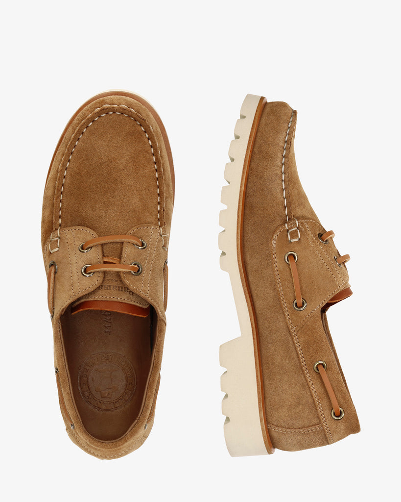 Boat náutico de piel con forro interior de piel. cuero