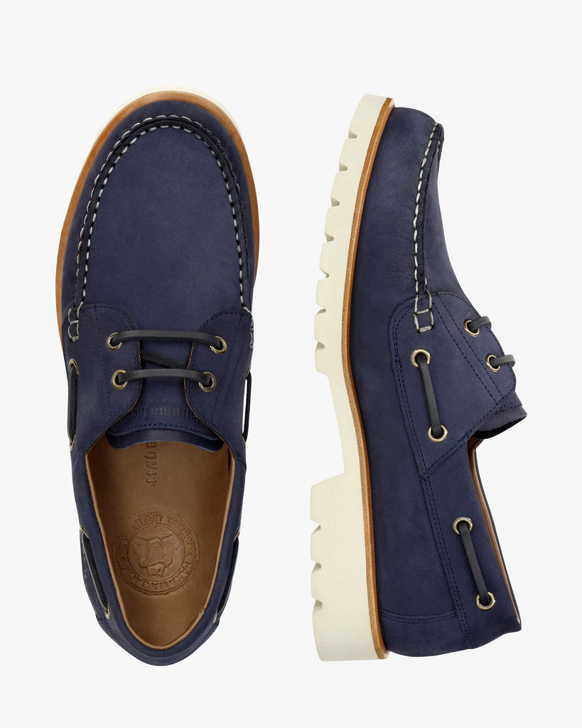 Boat náutico de piel con forro interior de piel. marino