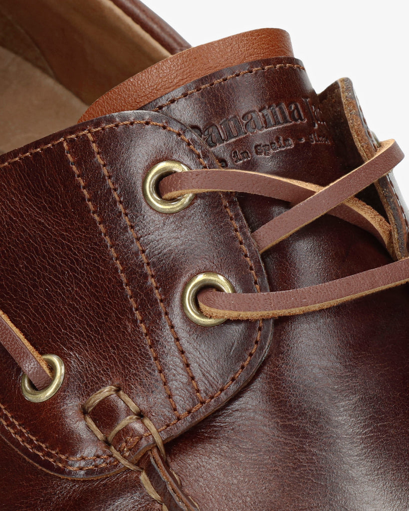 Boat náutico de piel con forro interior de piel. cuero