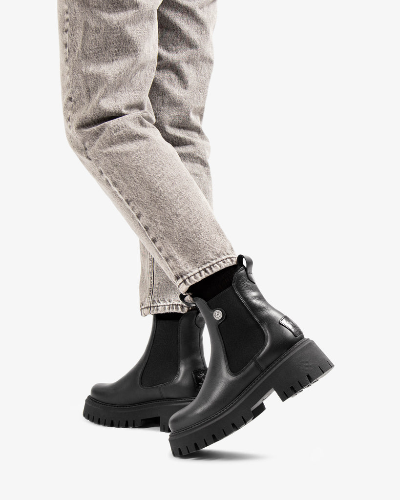 Cyntia Igloo botas de piel con forro interior de pelo natural. negro