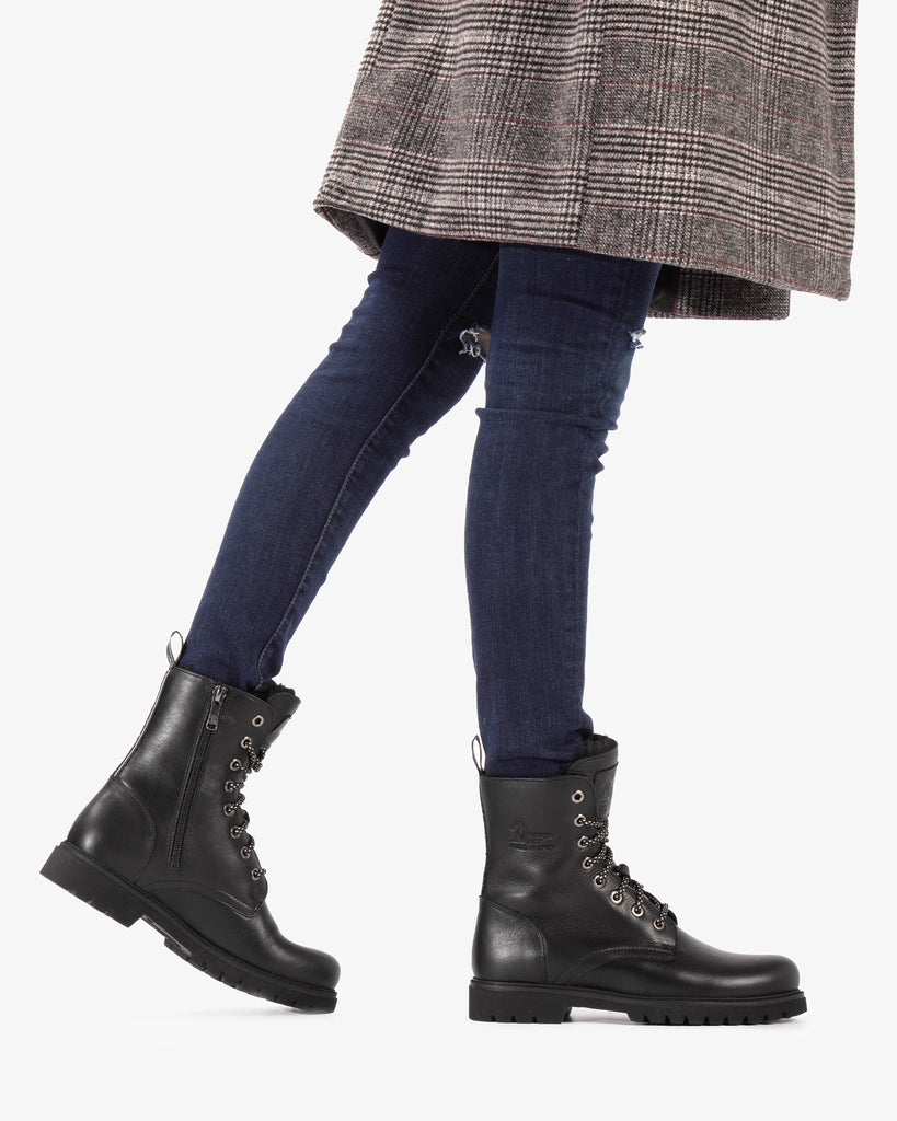 Frisia botas de piel con forro interior de pelo. negro