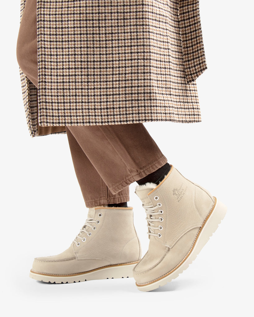 Karen botín de piel con forro interior de pelo. crudo