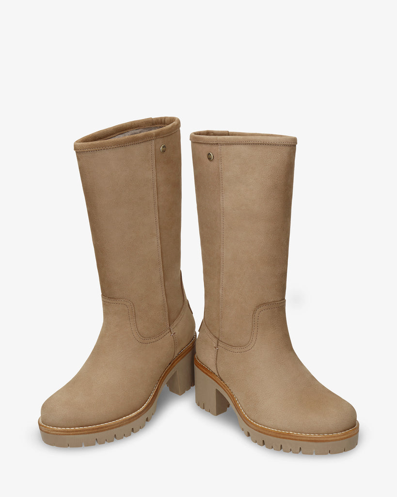 Patricia Igloo botas de piel con forro interior de pelo natural. taupe