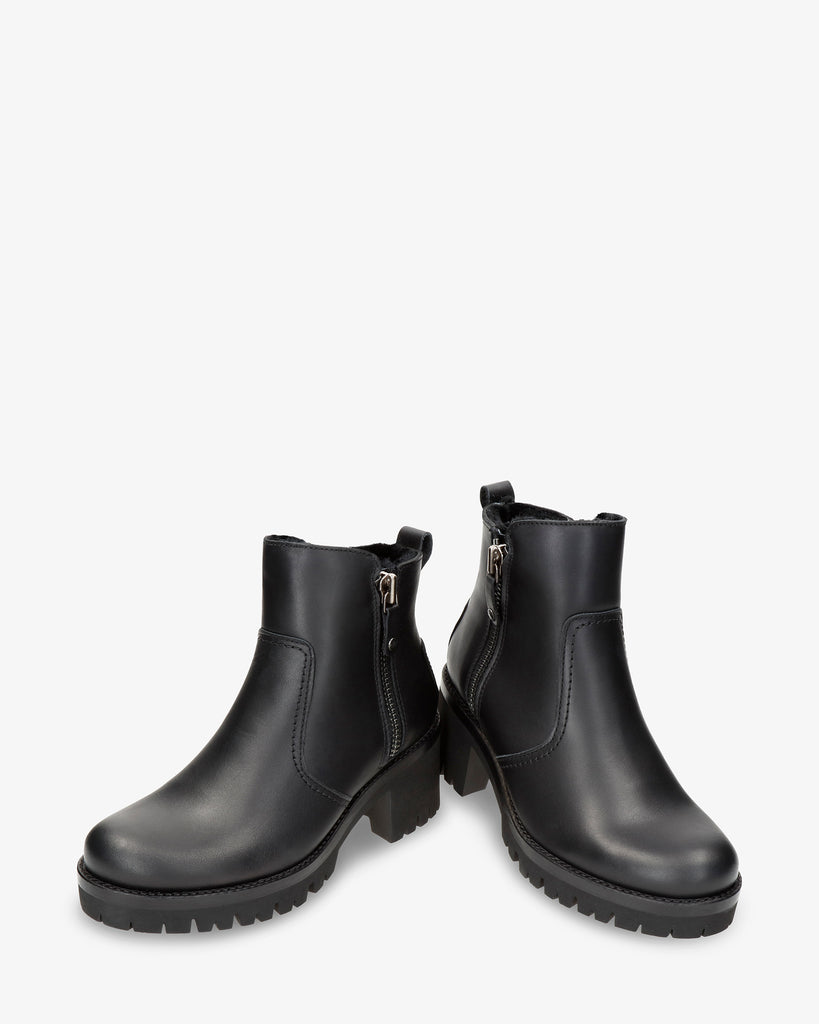 Pauline Igloo Trav botín de piel con forro interior de pelo natural. negro