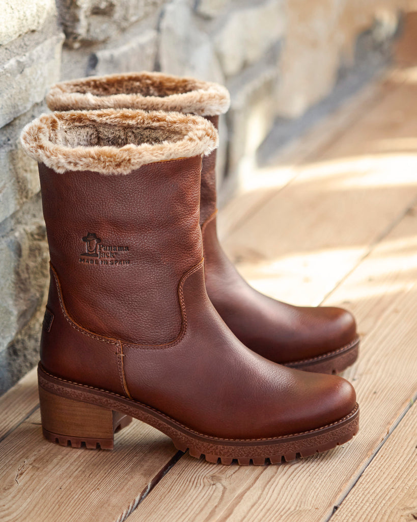 Piola botas de piel con forro interior de pelo. cuero