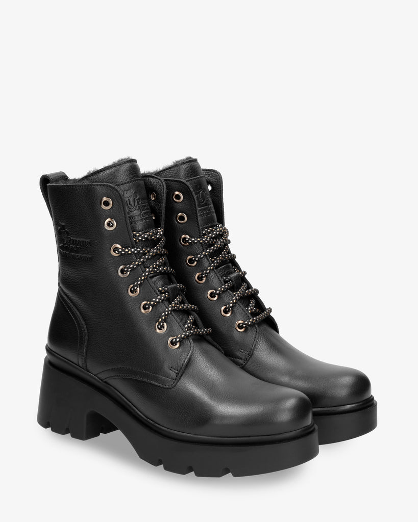 Porty botas de piel con forro interior de pelo. negro