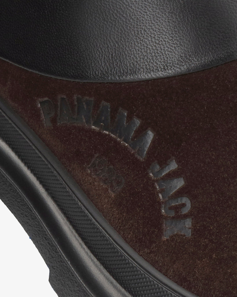 Theo zueco de piel con forro interior de piel. marron